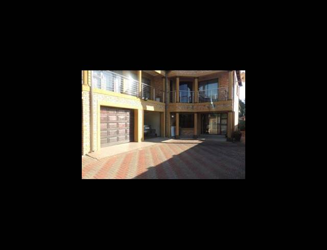 5 BEDROOM HOUSE FOR SALE IN THE ORCHARDS